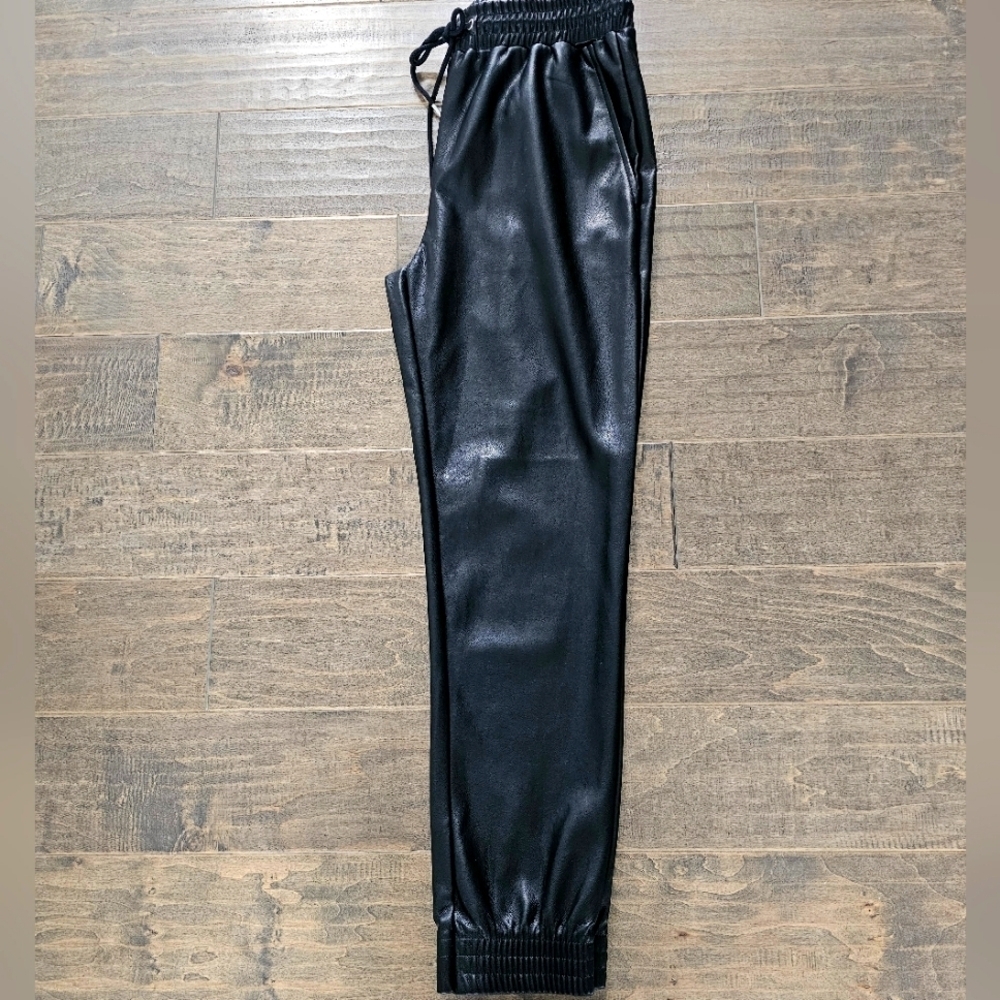 New T Tahari Vegan Leather Joggers sz small - Picture 5 of 9